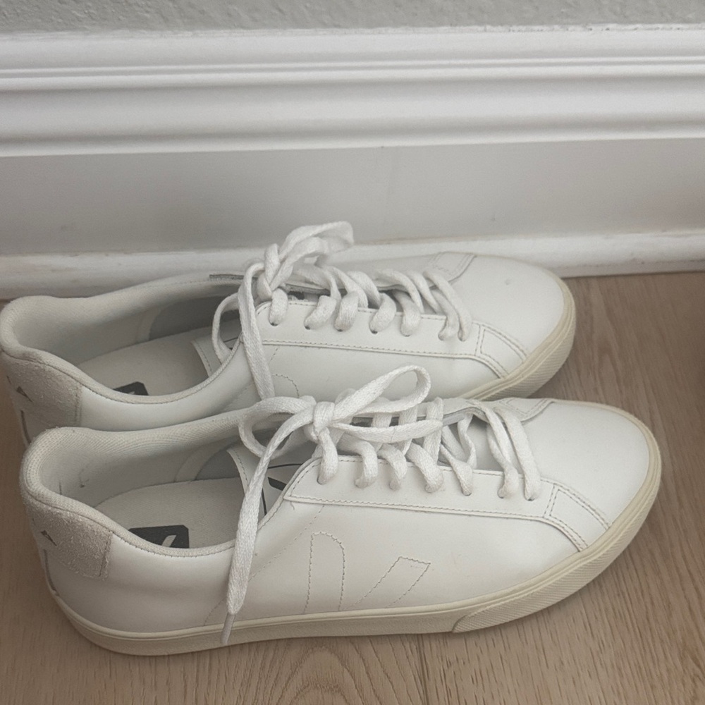 Veja Women's White Leather Low-Top Sneakers